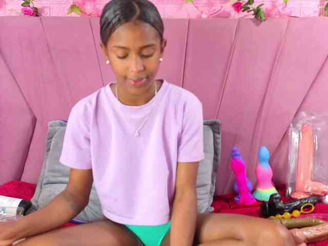 AngeyaPetite webcam