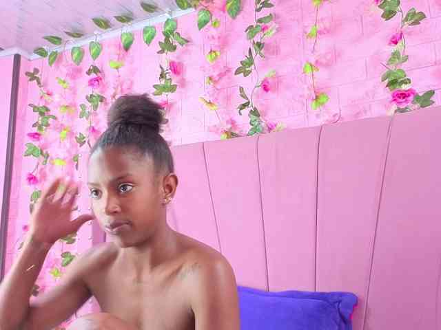 AngeyaPetite webcam