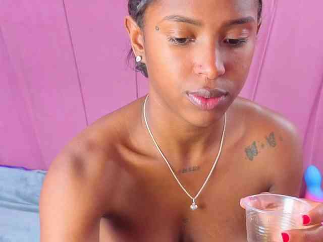 AngeyaPetite webcam