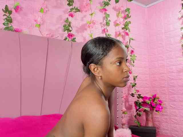 AngeyaPetite webcam