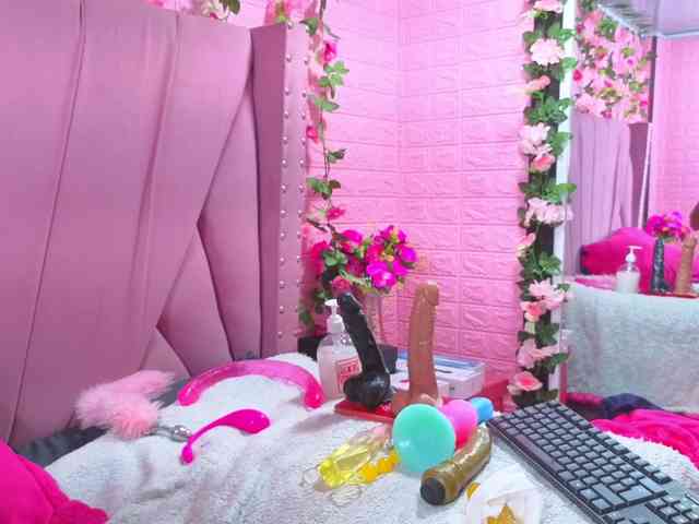 AngeyaPetite webcam