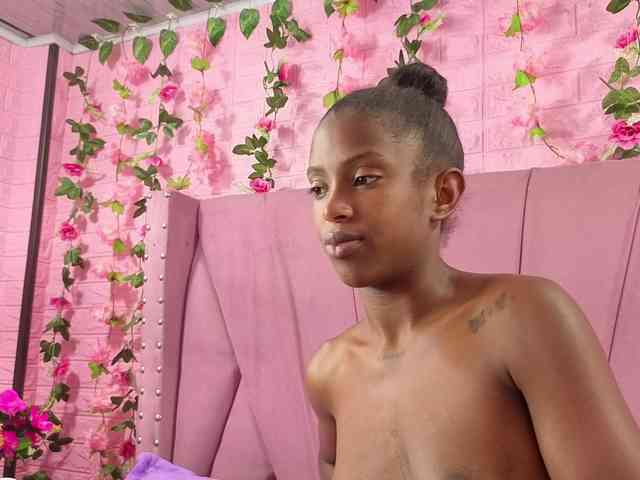 AngeyaPetite webcam