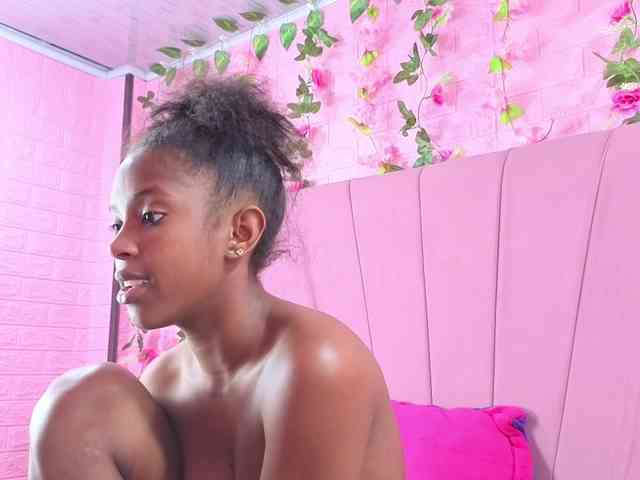 AngeyaPetite webcam