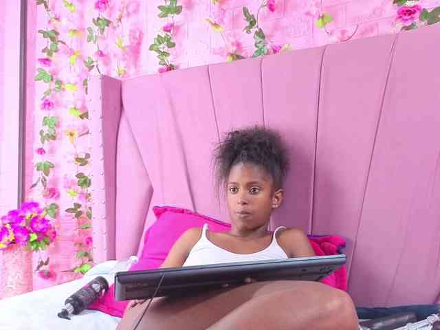 AngeyaPetite webcam