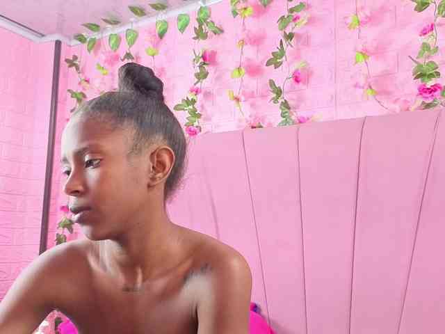 AngeyaPetite webcam