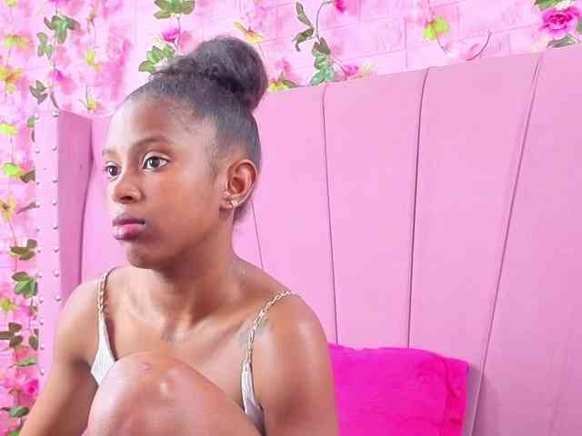 AngeyaPetite webcam