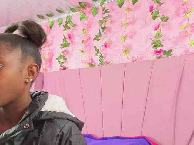 AngeyaPetite webcam