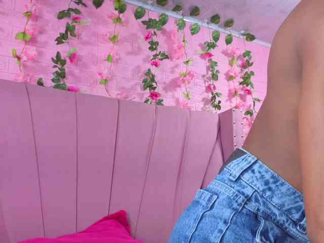 AngeyaPetite webcam