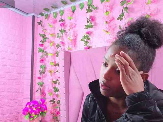 AngeyaPetite webcam