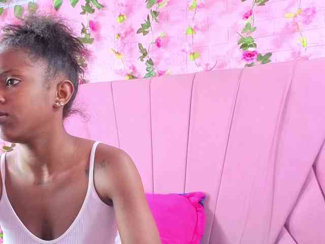 AngeyaPetite webcam