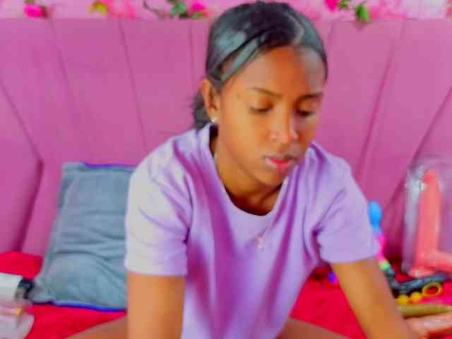AngeyaPetite webcam