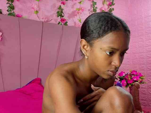 AngeyaPetite webcam