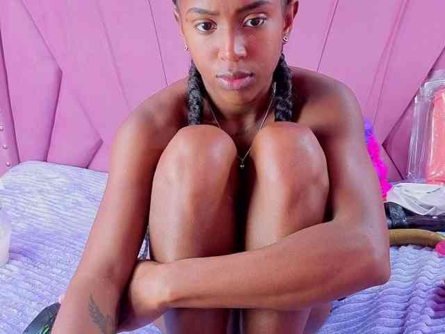 AngeyaPetite Live Webcam on BongaCams