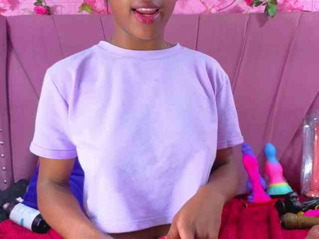 AngeyaPetite webcam