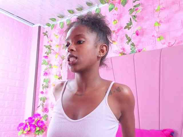 AngeyaPetite webcam