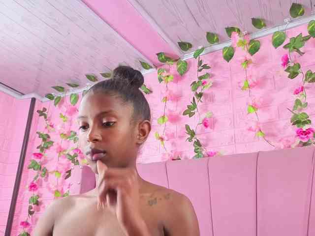 AngeyaPetite webcam