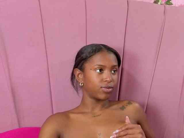 AngeyaPetite webcam