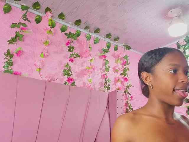 AngeyaPetite webcam