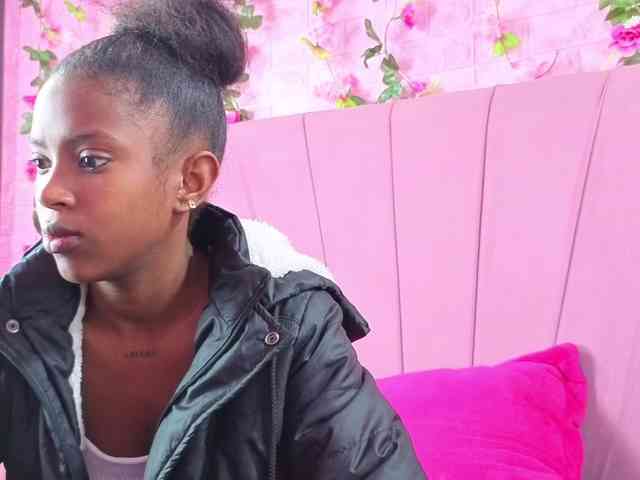 AngeyaPetite webcam