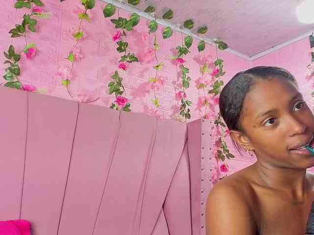 AngeyaPetite webcam