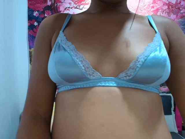 aleska20latina webcam