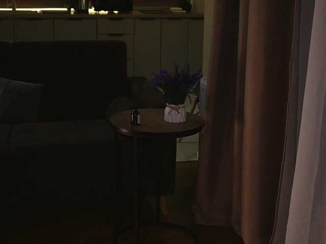 xxx-Molly — The model on the screen does not undress, does not jerk off and does not go to private parties. but he loves live communication, the atmosphere and paying attention to those who support through the tip menu)