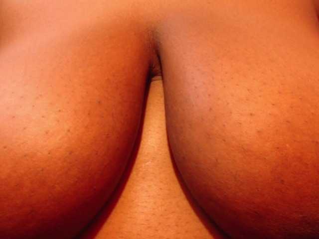 Samara28's BongaCams show and profile