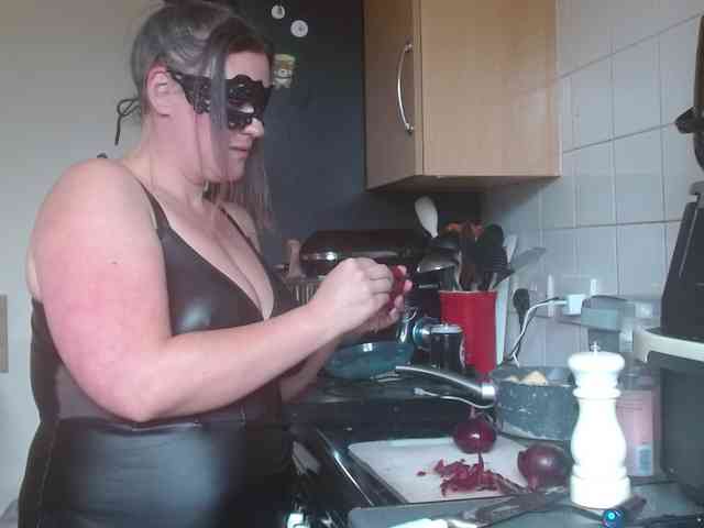 Curvymaskedbabe webcam
