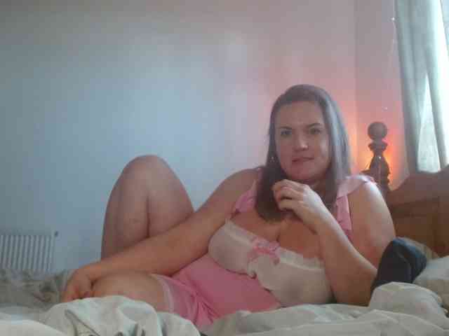 Curvymaskedbabe webcam