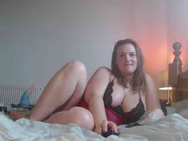 Curvymaskedbabe webcam