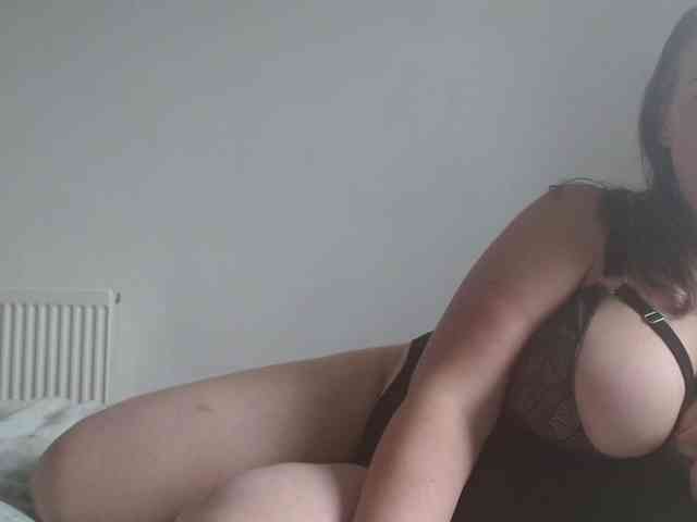 Curvymaskedbabe webcam