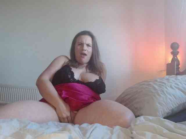 Curvymaskedbabe webcam