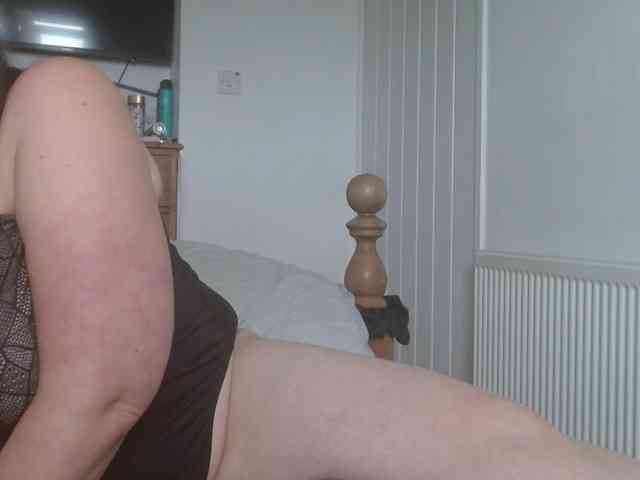 Curvymaskedbabe webcam