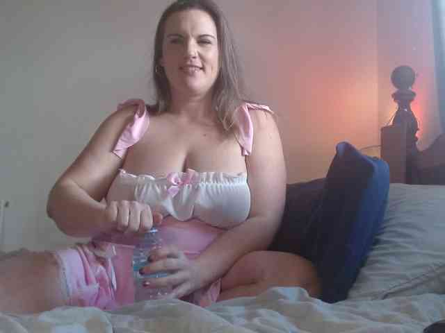 Curvymaskedbabe webcam