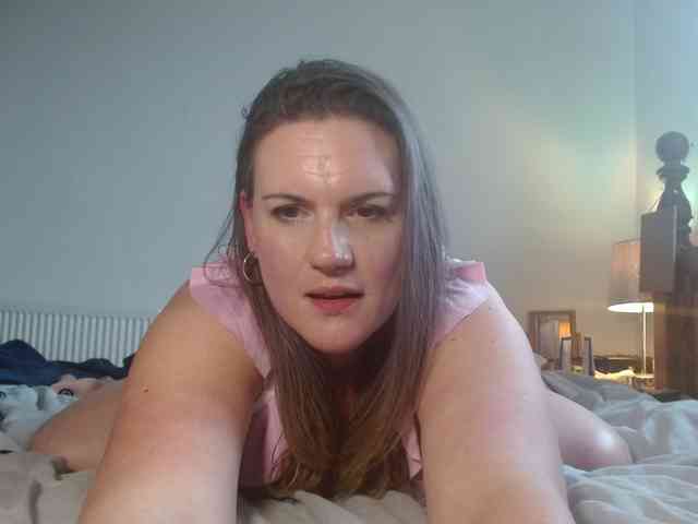 Curvymaskedbabe webcam