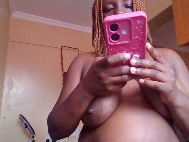 quqi's BongaCams show and profile