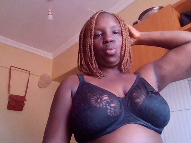 quqi's BongaCams show and profile