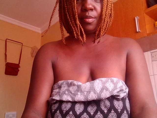 quqi's BongaCams show and profile