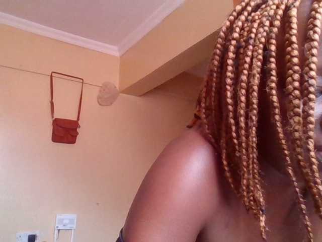 quqi's BongaCams show and profile