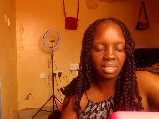 quqi's BongaCams show and profile