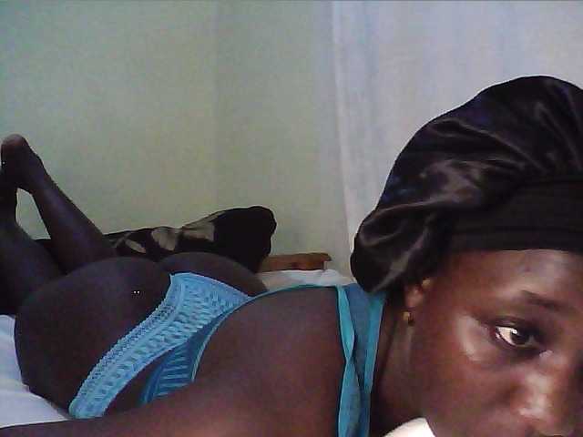 le modèle alora-skylar est en webcam porno dans un show sur le site bongacams, il possède les tags suivants: Ebony,Brunette,Shaved