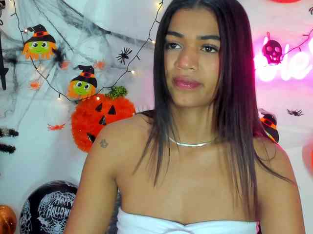 BarbieHotLaura webcam
