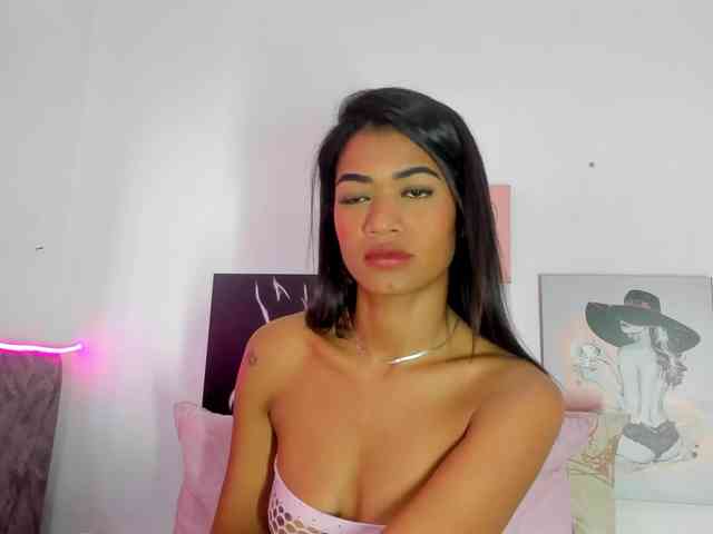 BarbieHotLaura webcam