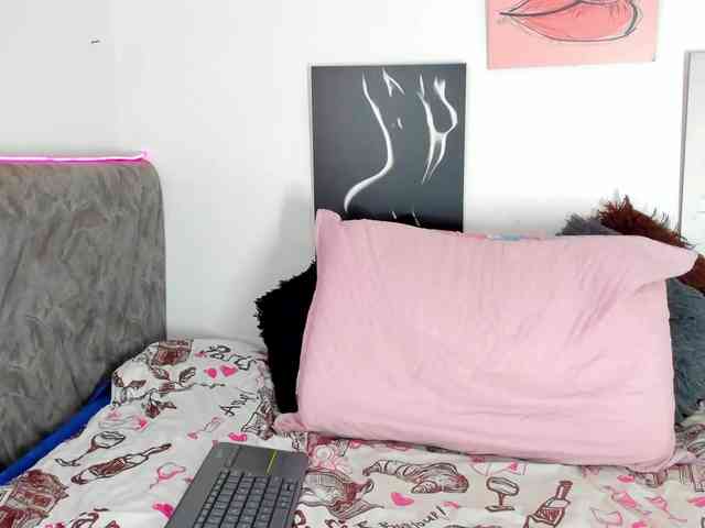 BarbieHotLaura webcam