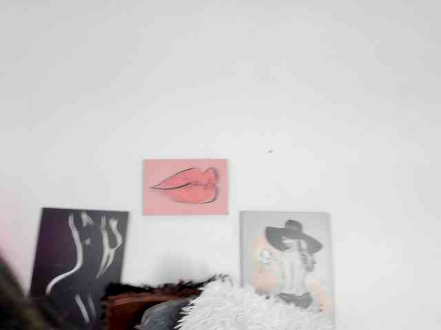 BarbieHotLaura webcam