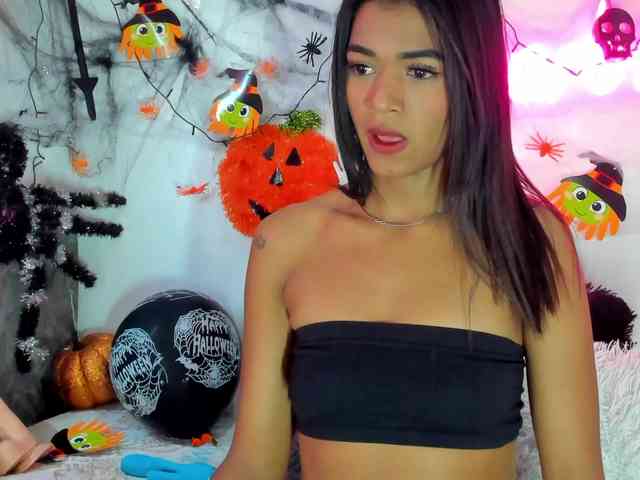 BarbieHotLaura webcam
