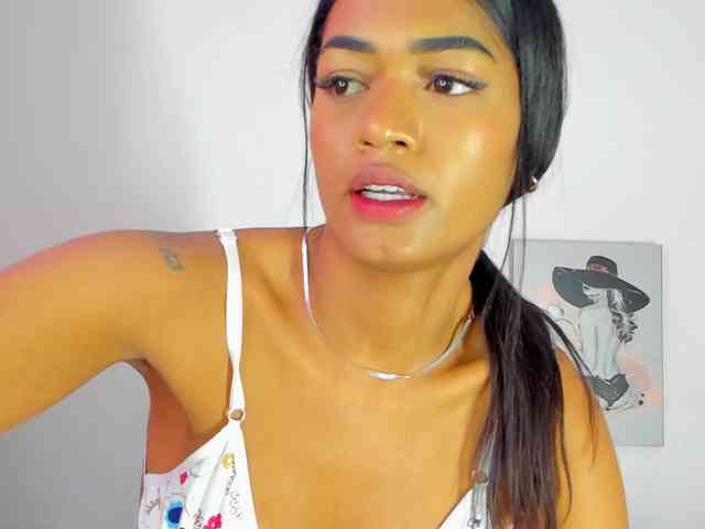 BarbieHotLaura webcam