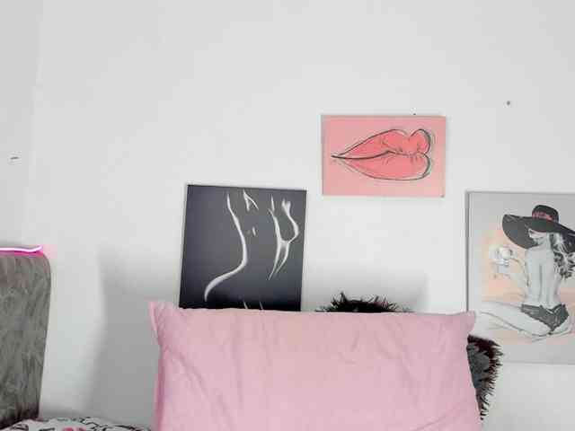 BarbieHotLaura webcam