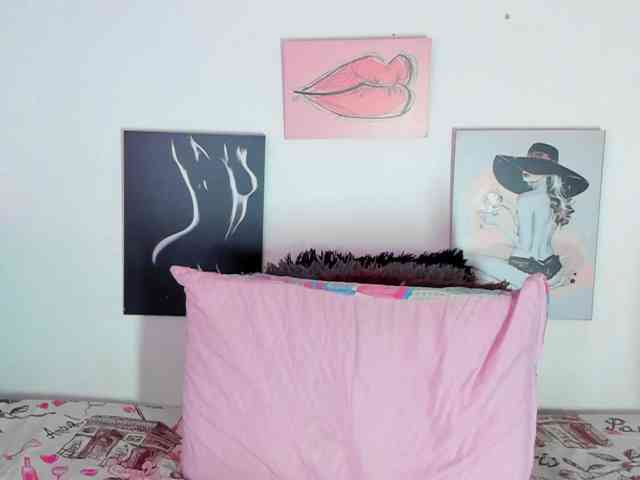 BarbieHotLaura webcam