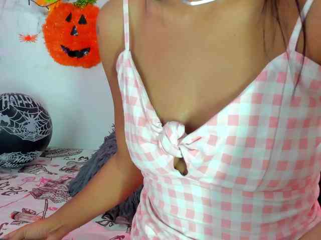 BarbieHotLaura webcam